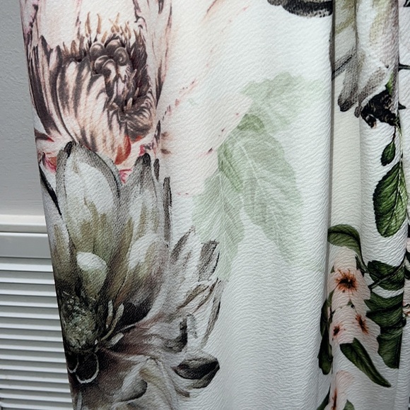 NWT Selfie Leslie White Chrysanthemum Floral Formal Midi Dress - Picture 9 of 9